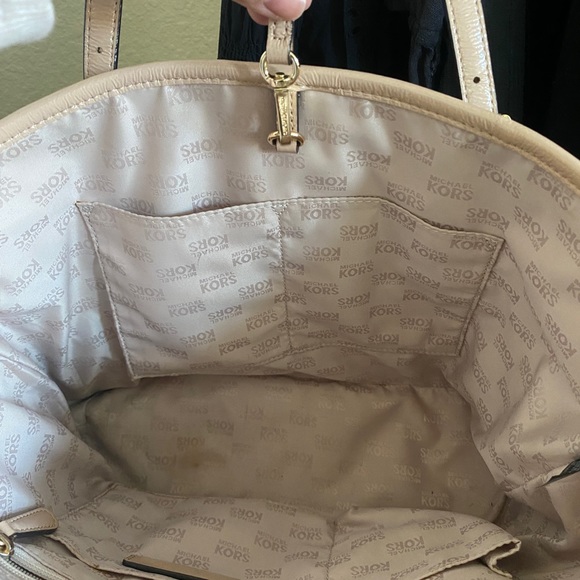 Authentic Michael Kors tots purse - Picture 6 of 13